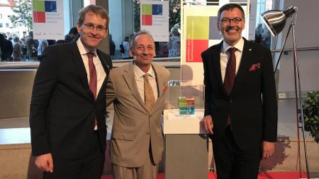 Ministerpräsident Günther mit Alexander Bernstein und Dr. Christian Kuhnt